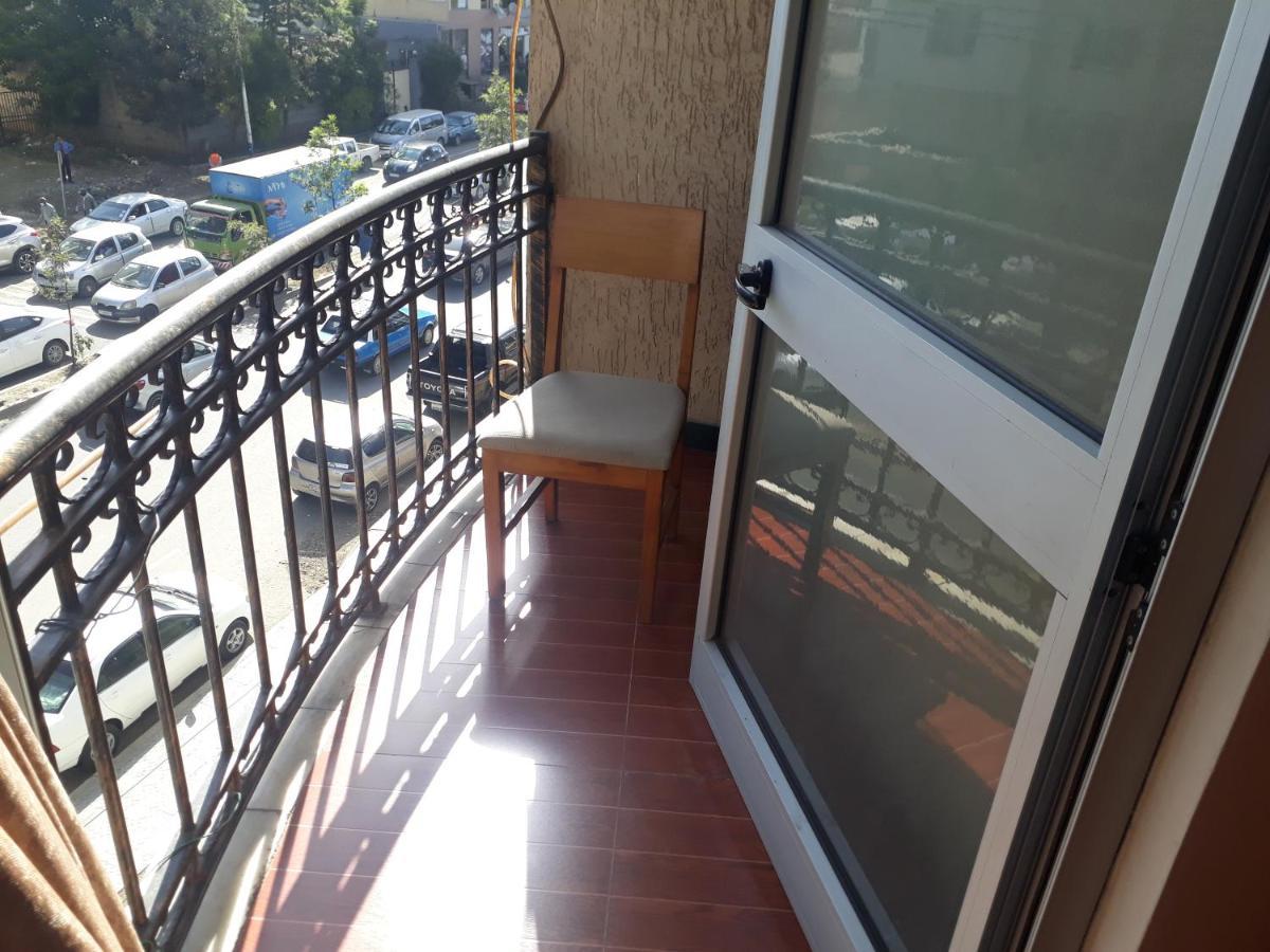 Bruhway Hotel Addis-Abeba Extérieur photo